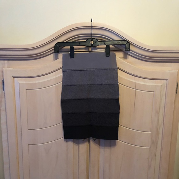 BCBG Bandage mini skirt - Picture 2 of 3